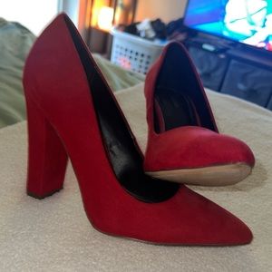 Little Red Riding HEEL 💄